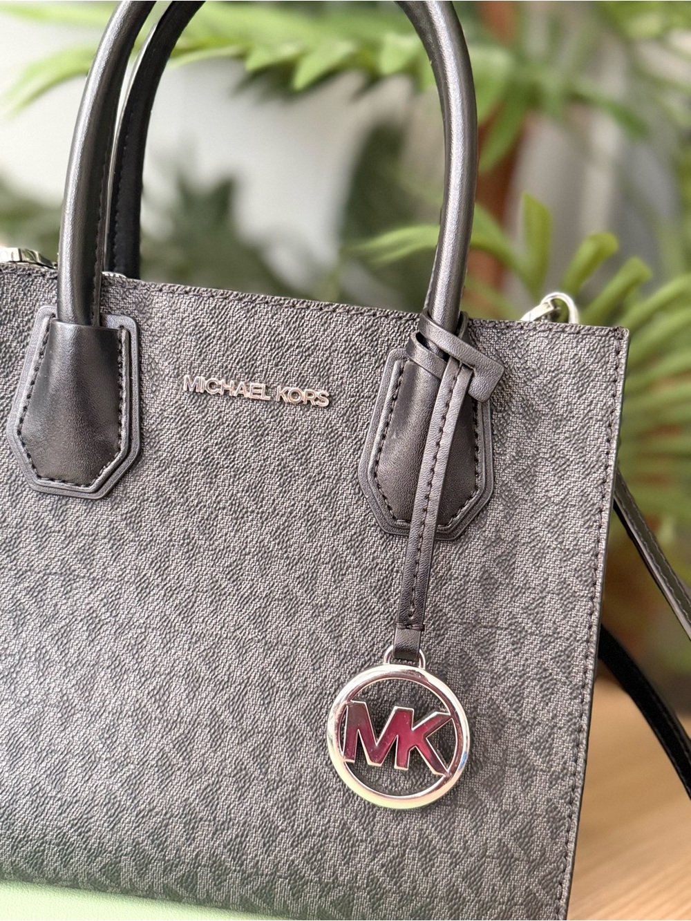 Michael Kors Mercer Medium Crossbody Bag - Picture 2 of 3